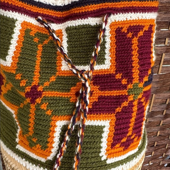 Opalo Handwoven and Iraca Palm Tote –Colombian Artisan Bag - Picture 4 of 12